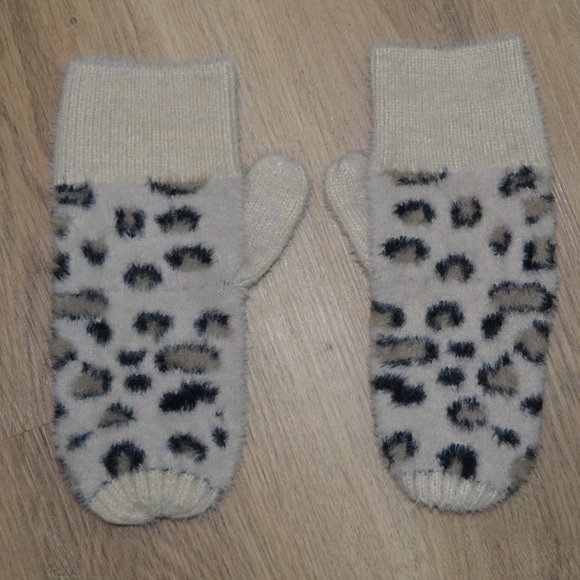 NEW Womens KENDALL + KYLIE 2 Piece Leopard Print Hat & Mitten Set - Picture 13 of 14